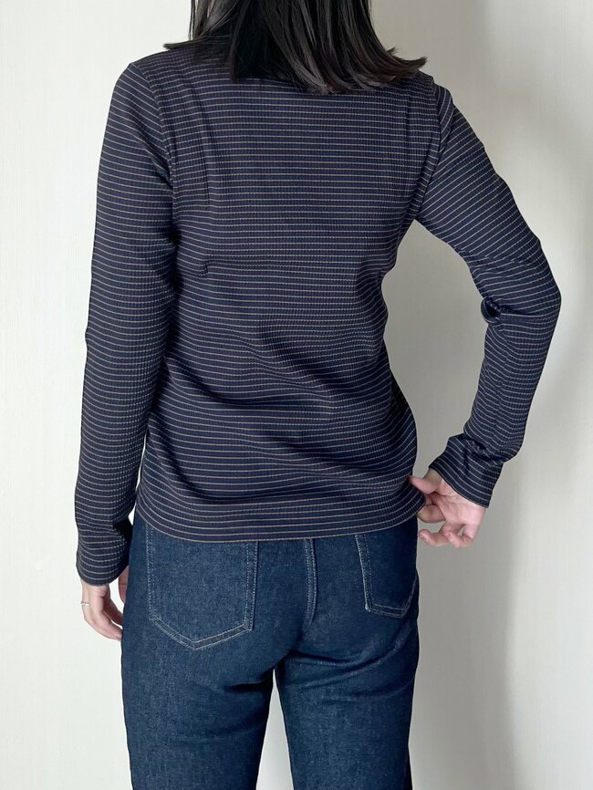 「すっごく好き」「2色買いした」ユニクロの“着回しトップス”790円とは思えない優秀さです！「すっきりかわいいデザイン」