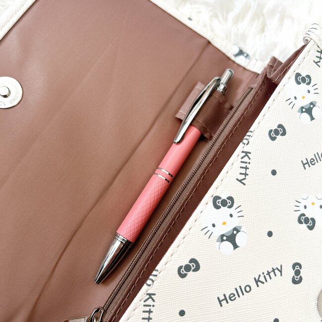 カードや診察券が27枚も入った…！しまむら×サンリオの「大人かわいい仕分けポーチ」財布代わりにもなって天才すぎる！