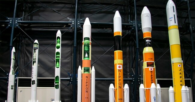 JAXAのスペースドームに並ぶ歴代ロケット