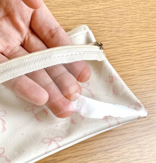 【セリア】薬が110錠も入った！ミニ財布にもなる“大人かわいいポーチ”カードが50枚持ち歩けて便利！《購入レビュー》