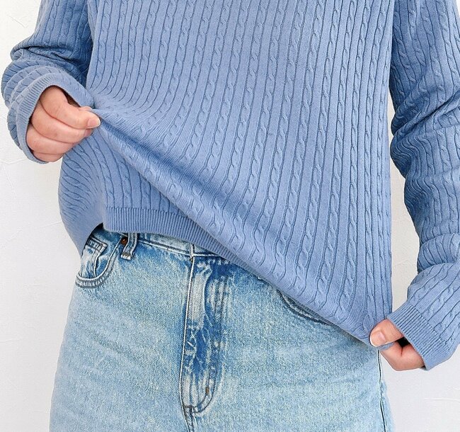 体がペタンと痩せて見える…！ユニクロの“華奢見えニット”が可愛くてヘビロテ確定！「何枚も欲しい」「体のラインが綺麗に見える」