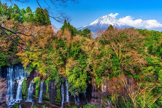 日本の滝100選にも選ばれたこともある美しい滝