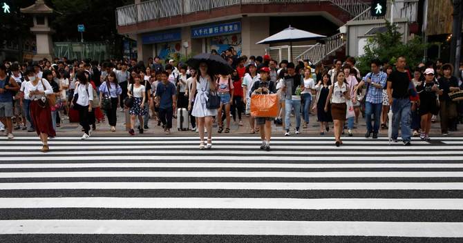 内需が支えるGDP、秋以降に不安も 政府は海外リスク注視