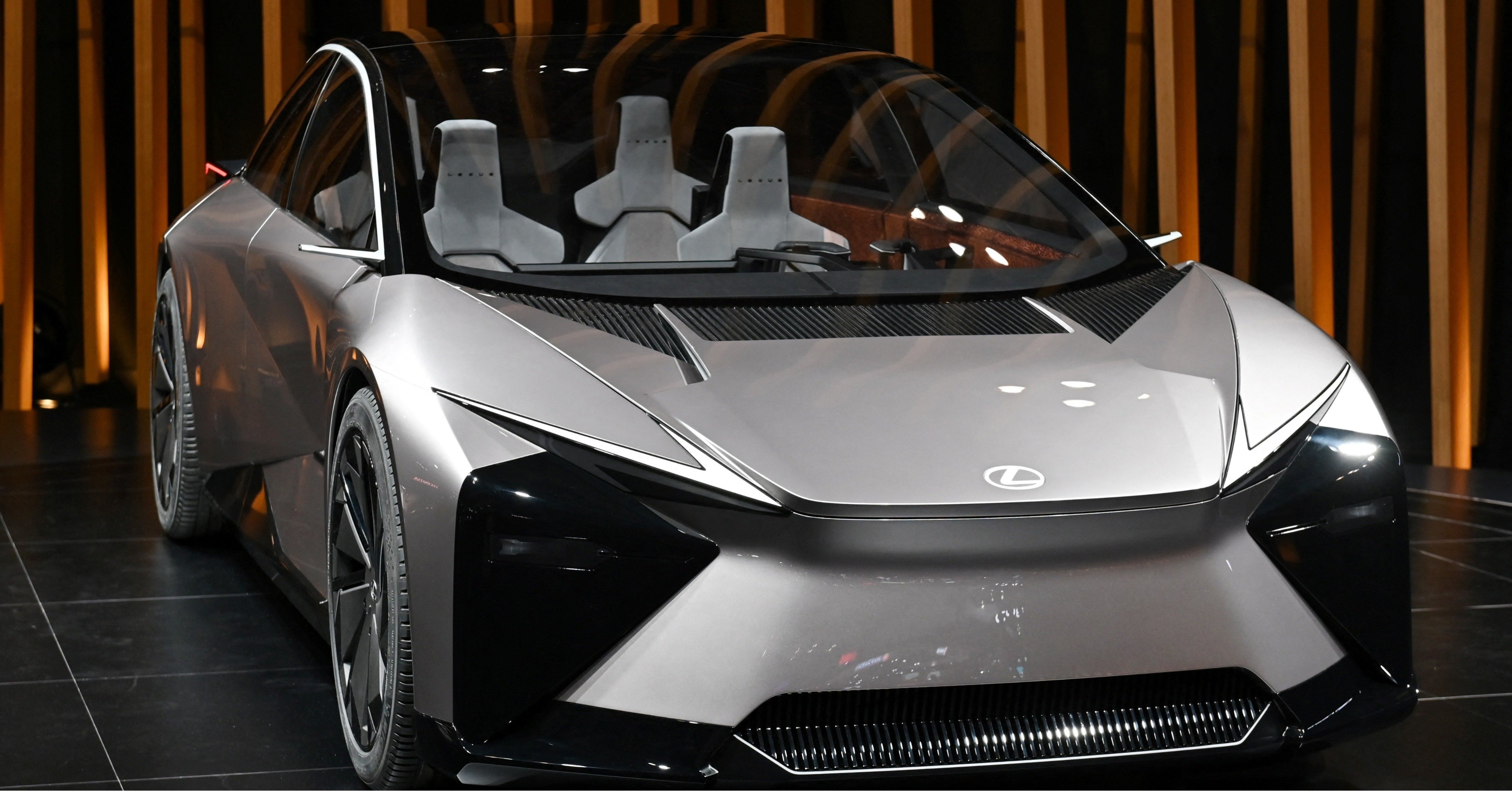 レクサスの次世代バッテリーEV「LF-ZC」のコンセプトカー。（ジャパンモビリティショー2023　Photo:AFP＝時事