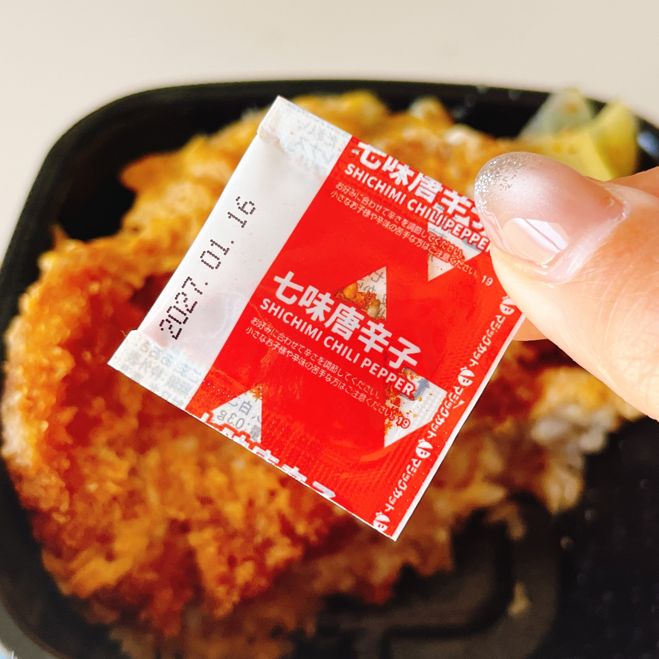 ものすごい重量感だ…！ほっともっとの「1200kcal超えメニュー」お肉がてんこ盛りでボリューム満点です！