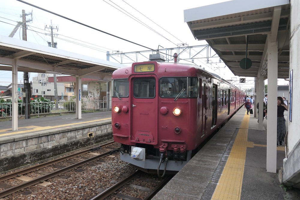 JR七尾線の車両。この車両は長らく能登半島を走り続けている