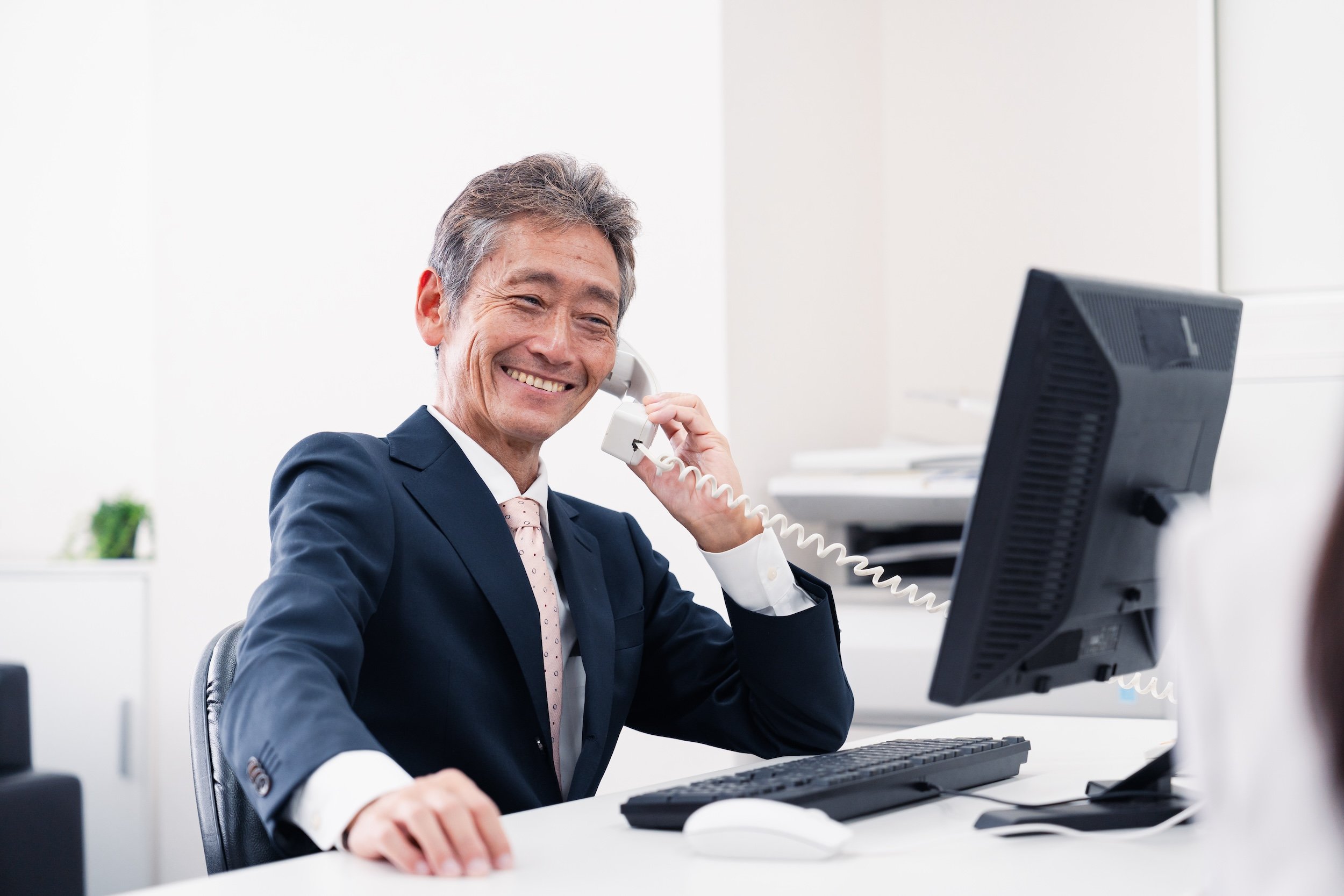 二流の中間管理職は、部下と上司の「伝言ゲーム」しかできない。では超一流は？