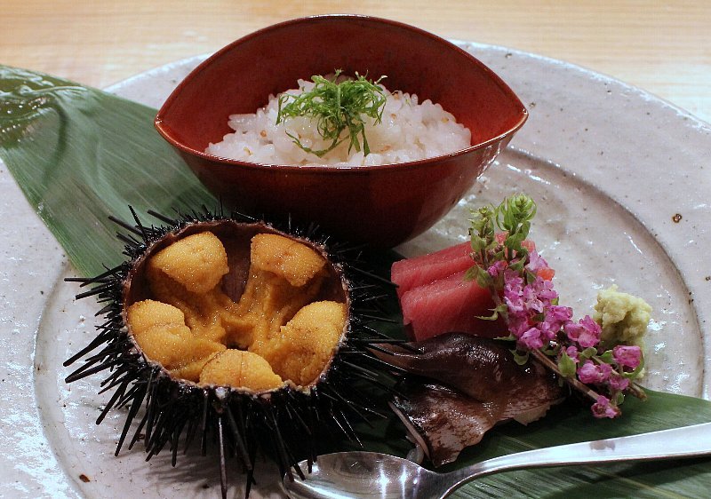 西麻布「さとう」――山海の旬ものと二八蕎麦のマッチングに今日も客が唸る