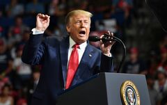 大統領選まで90日　トランプ氏、時間との戦い