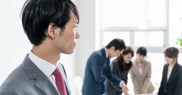 会議でスッと話に入れる人が、発言する直前にしている「意外な動作」とは？