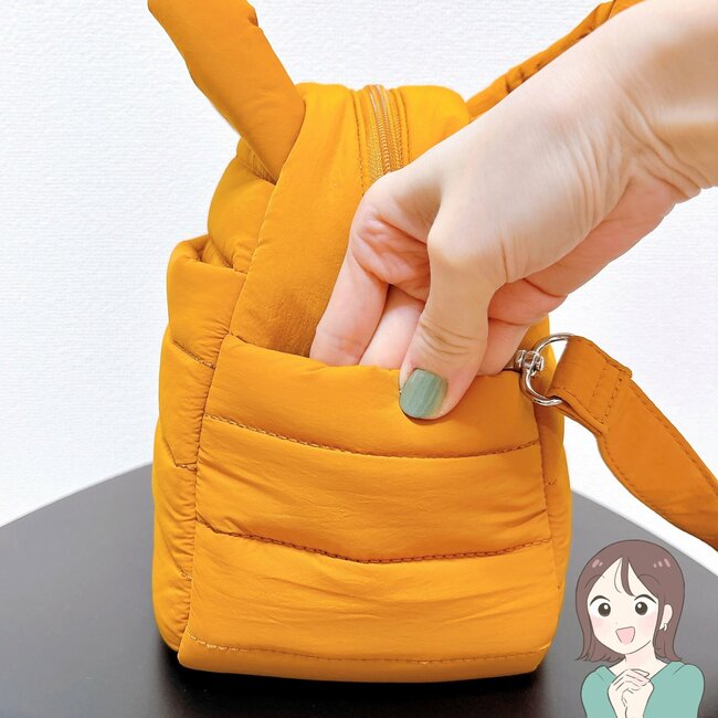 「こういうバッグ待ってました」「長財布もラクラク入る」GUの“ふわふわミニバッグ”まるっこいデザインがかわいい!「荷物も守られる感じ」「使いやすい」《購入レビュー》