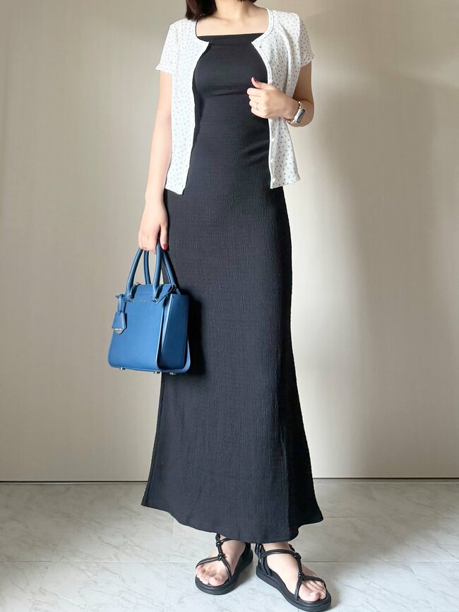 「ズバリ買いです」ユニクロの“790円トップス”1枚でコーデが華やかになる可愛さ!「パンツにもスカートにも合う」「色違いで購入」《着用レビュー》