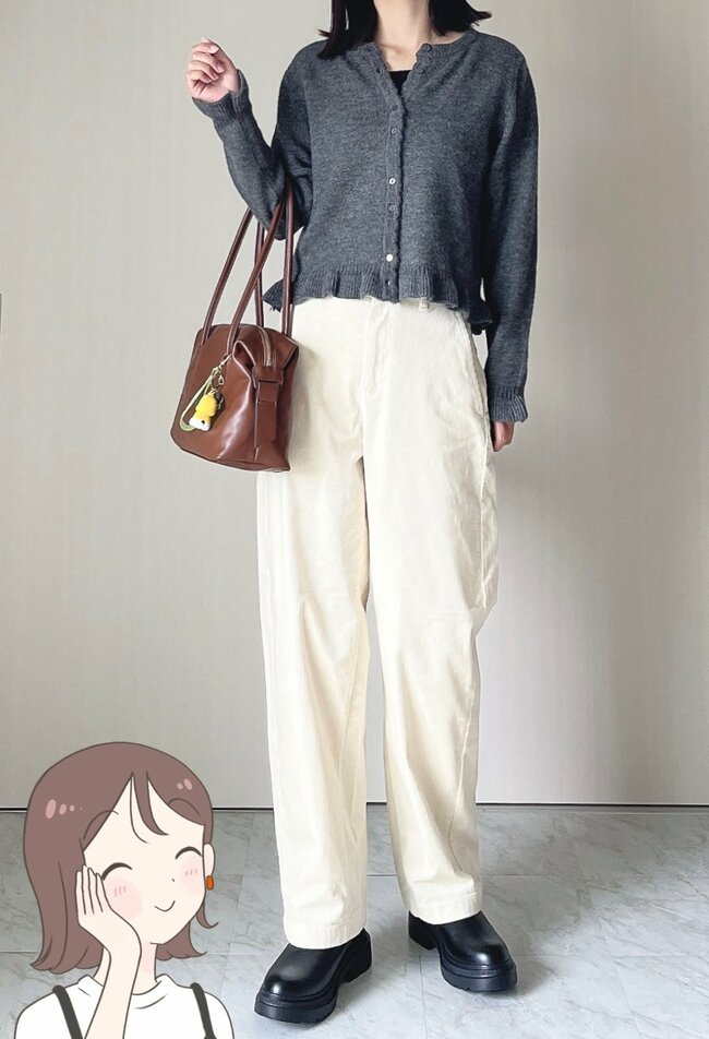 「とにかくシルエットが良い」ユニクロの“脚が長く見えるパンツ”秋冬コーデに大活躍です「色違いで2つ買った」「形が良すぎて即買い」