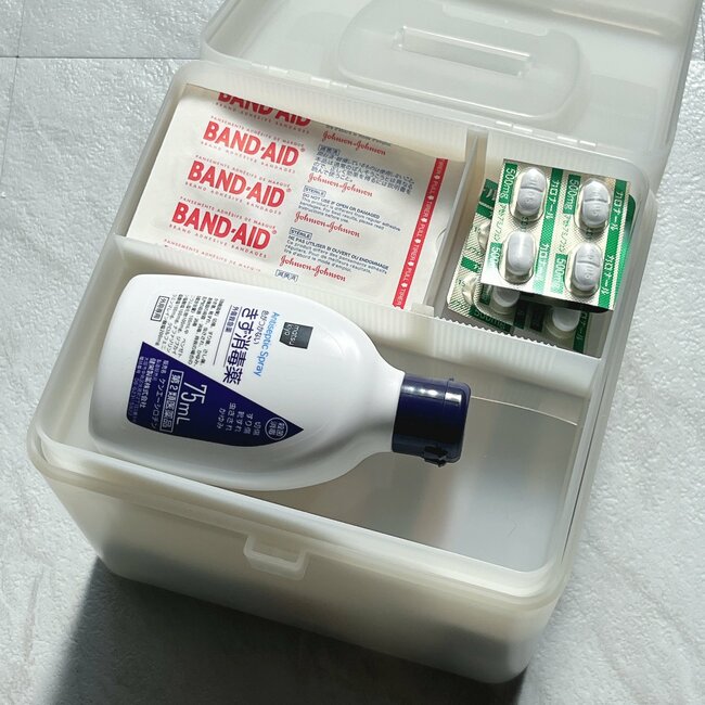 薬がたっぷり入って便利！3COINSの“オシャレ大容量ボックス”何個も欲しくなる優秀さです！「透け感がカワイイ」「たくさん入ります」