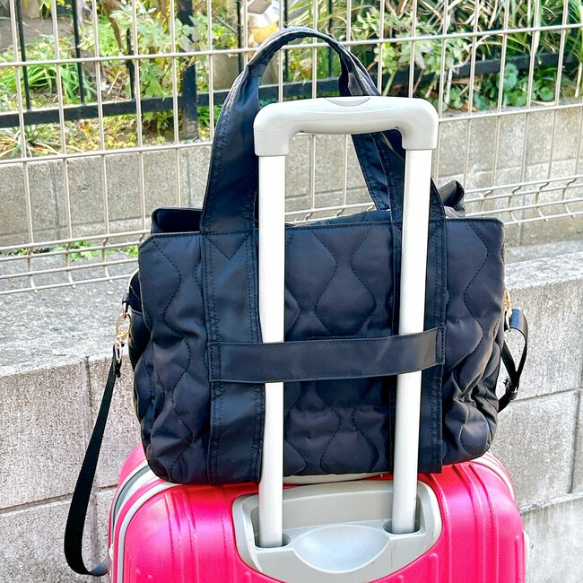 ポケットいっぱいで便利…!しまむらの「大容量バッグ」が2970円とは思えないくらい理想的!