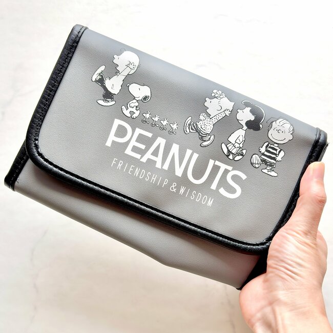 【しまむら】カードや診察券が45枚入った！1089円の「スヌーピーの収納ポーチ」ポケットたくさんで天才すぎる！《購入レビュー》