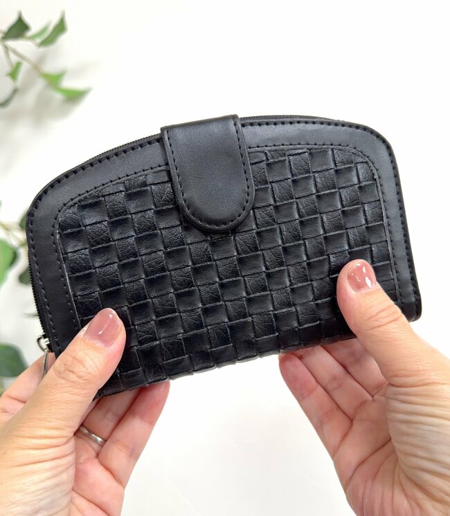 【しまむら】レシートや病院の明細書がすっぽり入って便利！979円の「ポケットたくさん財布」お会計がスムーズになって嬉しい！《購入レビュー》