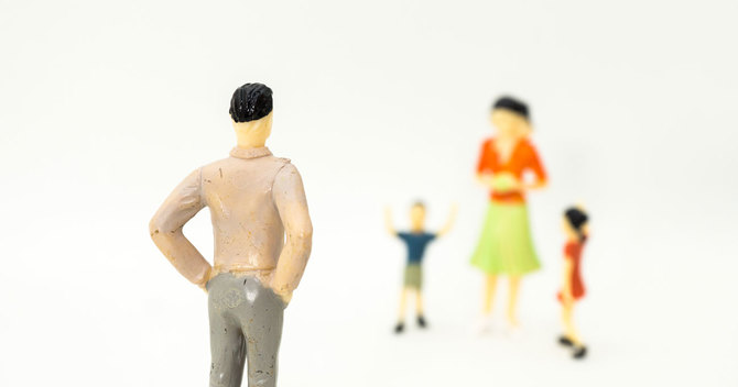 男性が結婚して妻子を持つと、交友関係に影響が出るのか
