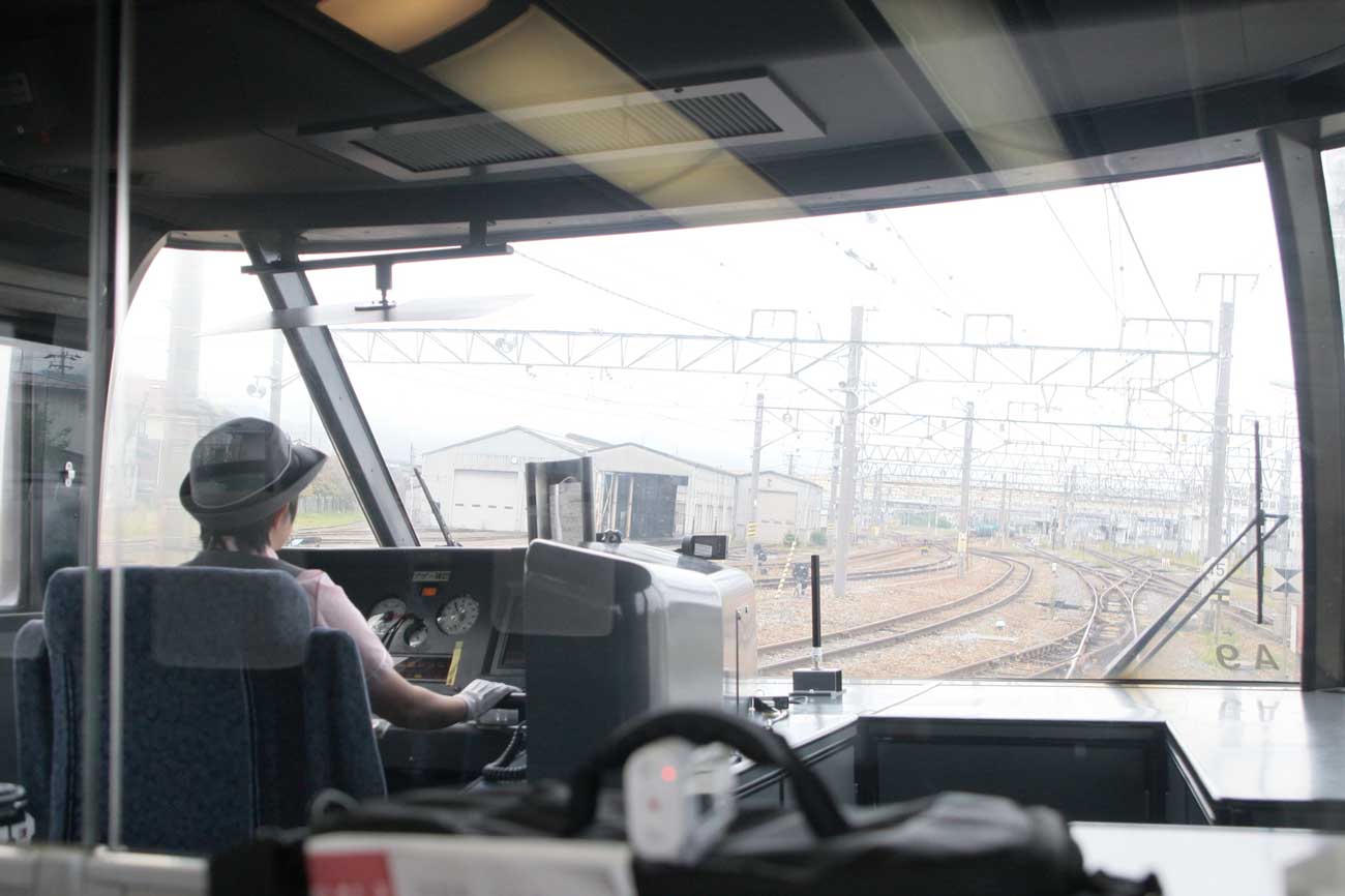 特急の女性運転士