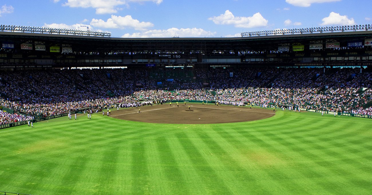 高校野球の試合が行われる阪神甲子園球場