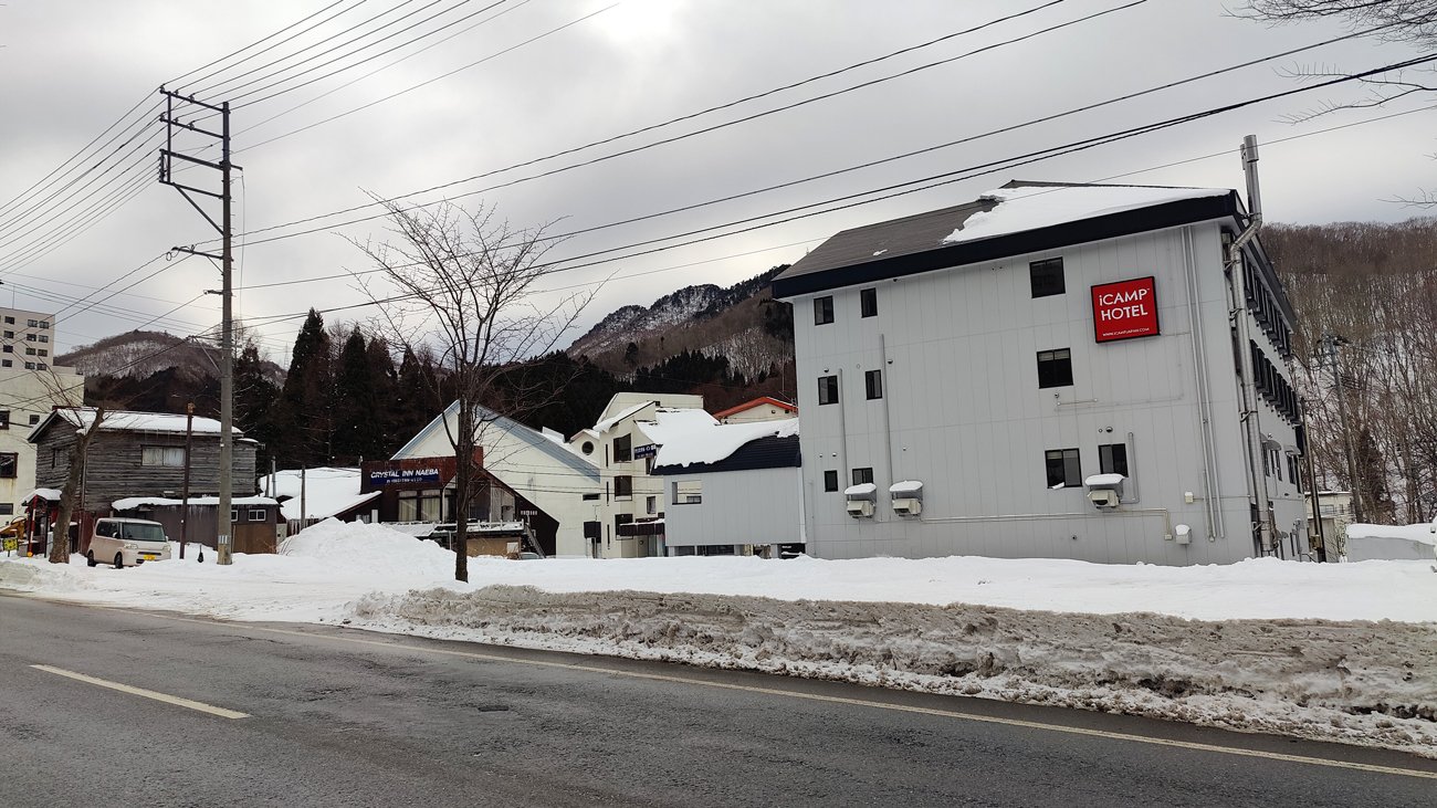 国道17号線に面したマンション苗場の跡地。現在は近隣の事業者が所有している