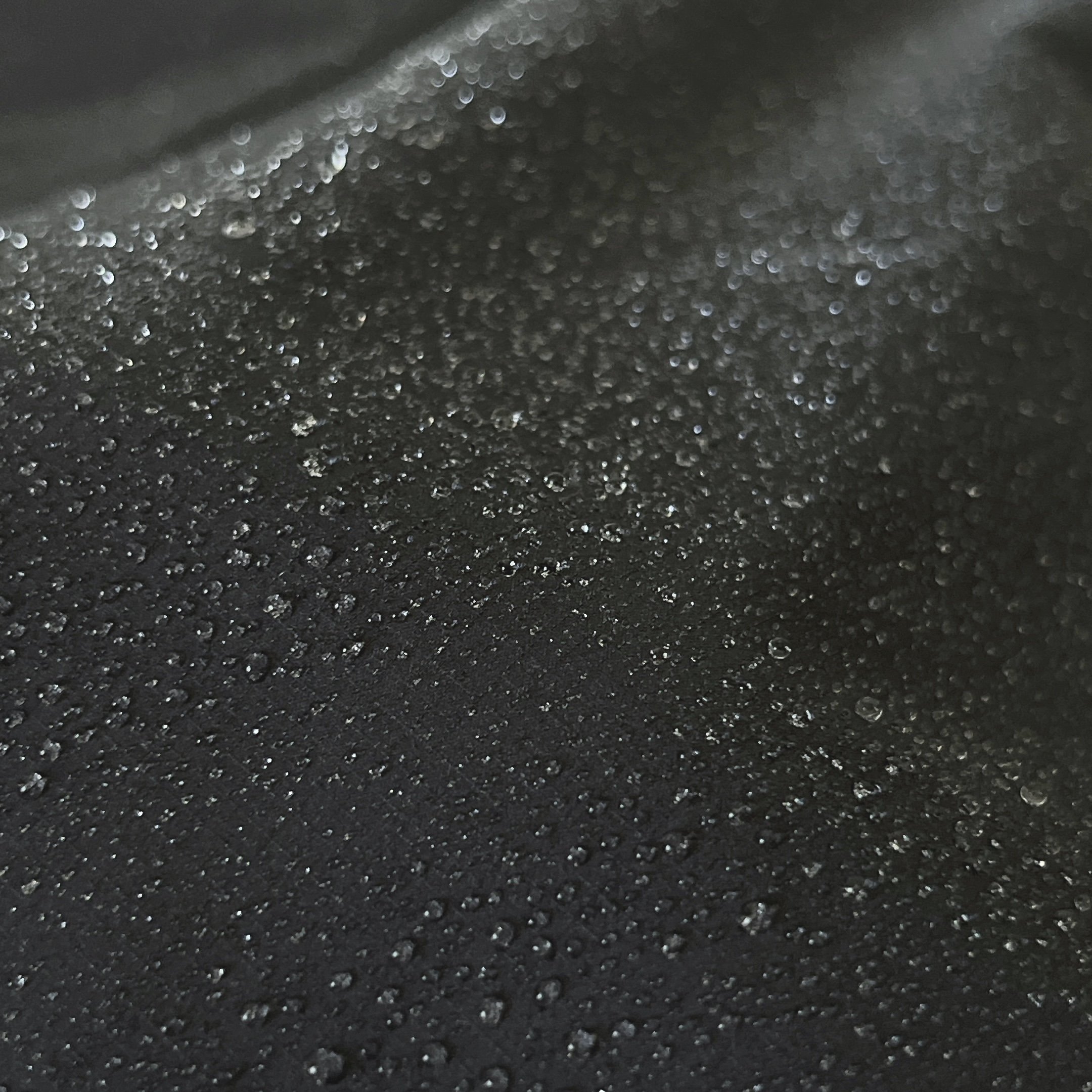 「3枚持ってます」「毎日使い倒したい」ユニクロの“着る日焼け止め”が軽くて着心地がいい…！「カバンに常備できるのが嬉しい」