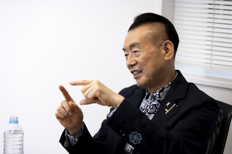 77歳「伝説の経営者」が、瑛人の『香水』を聴くワケとは？