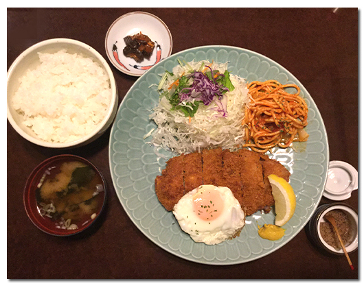 「肉の満漢全席」を楽しめる新丸子の洋食屋<br />とんかつ、すき焼き、ステーキ、鶏の水炊き、<br />鴨しゃぶ、そしてハンバーグからウインナーまで。