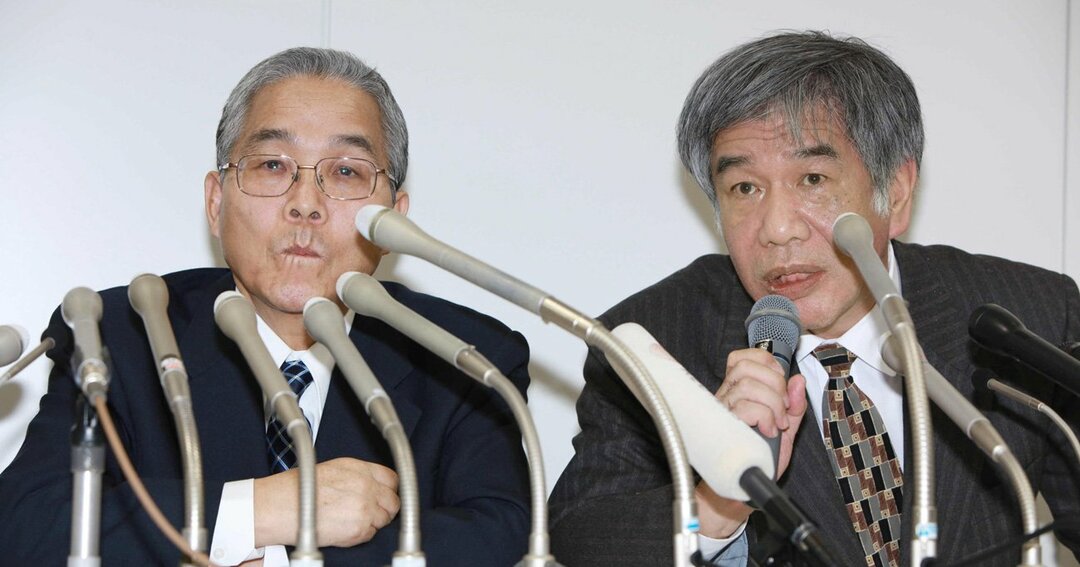 記者会見で質問に答えるエルピーダメモリの白井康雄最高財務責任者と坂本幸雄社長