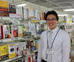 くまざわ書店大手町店　山本善之さん（前編）「できないことを探してもキリがありません」30坪のハンデを武器に変え、競合店に立ち向かう