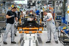 VW「打倒テスラ」の取り組み、なぜつまずいたのか