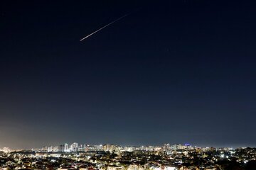 イランの反撃、中東全域に標的分散　脅威低下でも