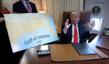 トランプ氏の「洪水」戦略、注目独占で反対派圧倒