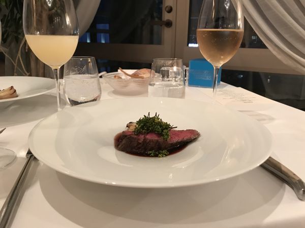 「アロマフレスカ」の「常陸牛 フィレ肉のアッロースト 新玉葱添え 赤ワインと花山椒風味」