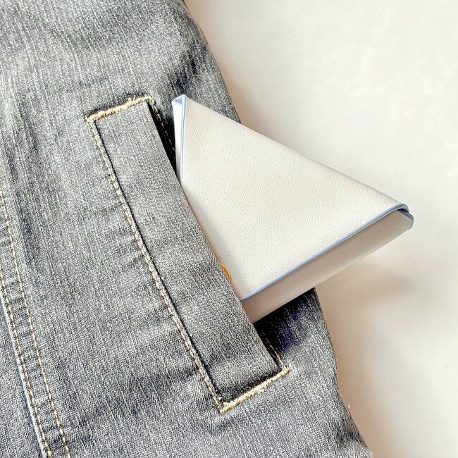 「やっと買えた」「最後の一個だった」カルディの“めちゃ軽コインケース”が可愛すぎる！「店舗にはまだ売ってた！」