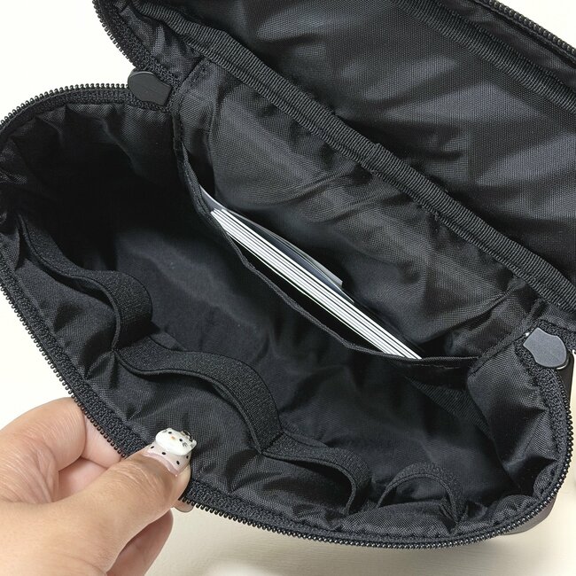 お薬手帳や診察券、処方薬がまるっと入る！無印良品の“かさばりにくいポーチ”が手放せない「収納力が抜群にいい」「立てて収納できる」《購入レビュー》