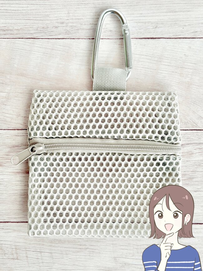 ミニ財布はこれでいいじゃん…！セリアで見つけた「迷子にならないポーチ」透け感がかわいいし、ガバッと開いて使いやすい！