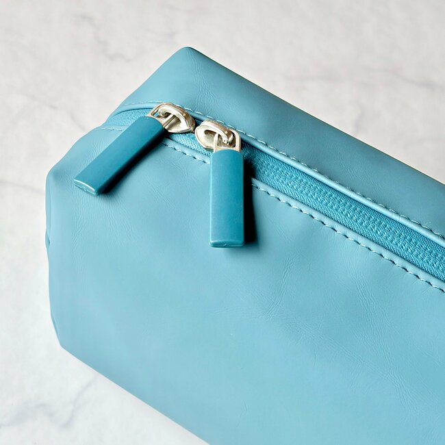 カードや診察券が100枚入った！無印良品の“ポケットたくさんポーチ”通院バッグにもなって天才すぎる！「軽くて疲れない」「毎日愛用しています！」