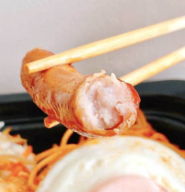 「バカの弁当」「頭わるい」ほっともっとの“1200kcal超え弁当”おかずぎっしりでお腹パンパン！「これでいいんだよ感スゴい」