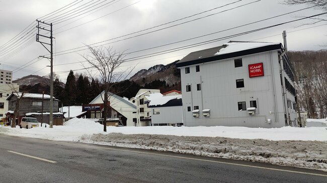 国道17号線に面したマンション苗場の跡地。現在は近隣の事業者が所有している