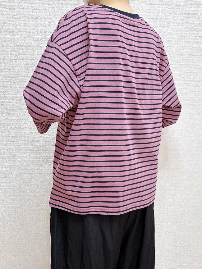 【ハニーズ】「リピートしました」1480円の“着痩せトップス”秋まで着まわせて優秀！「ゆとりがあって動きやすい」「お出かけするのが楽しみ」《購入レビュー》