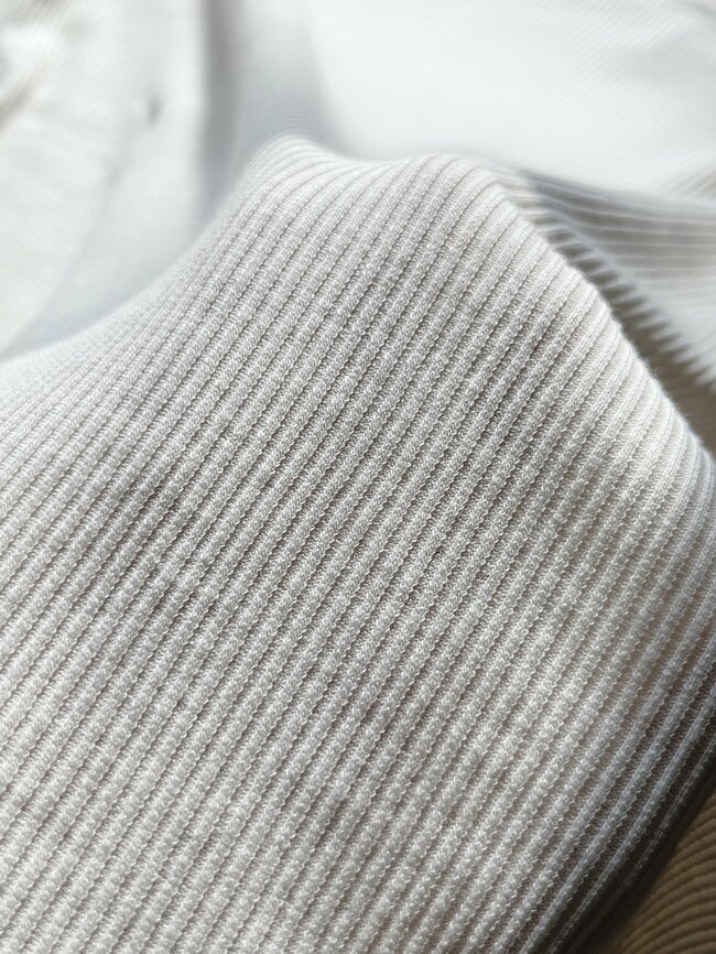 「着心地良しコスパも良し」無印良品の“着回しトップス”が1990円とは思えない活躍っぷり！「着痩せします」「色違いを2着買い足しました」