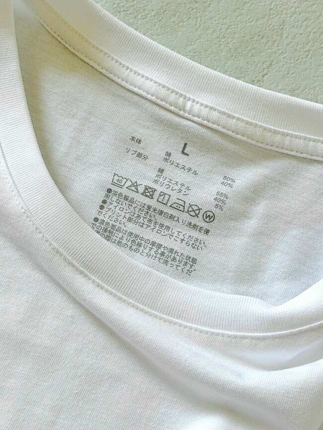 【無印良品】「何枚も持っています」「昨年も購入しリピート」990円の“レビュー絶賛Tシャツ”2枚購入して正解でした！「身体が細く見える気がします」《購入レビュー》