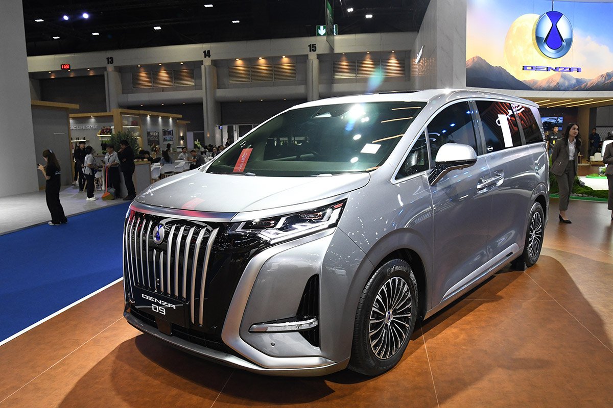 BYDの上級ブランド「デンザ」。こちらもアルファード似のEVで、上級ミニバンEVを求める層に人気。PHEVモデルもある