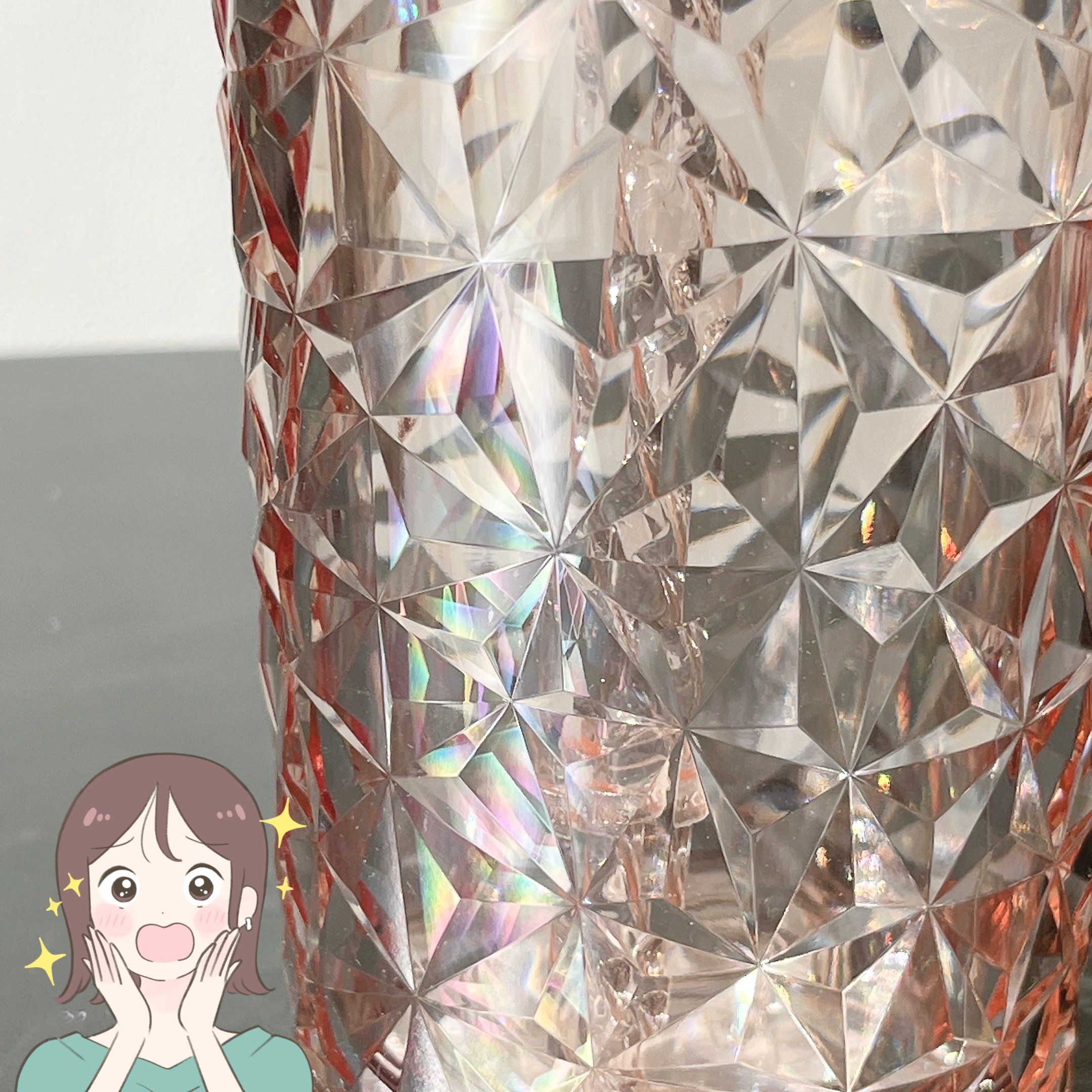 「3店舗目にしてやっと買えた」スタバで見つけたらラッキーな“宝石みたいなタンブラー”キラキラ輝いて美しすぎる！「無事買えて大歓喜」「めっちゃ人気すぎ！」