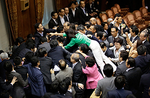ついに安保法案成立! <br />参院審議の混沌が示した「政治の限界」(上)