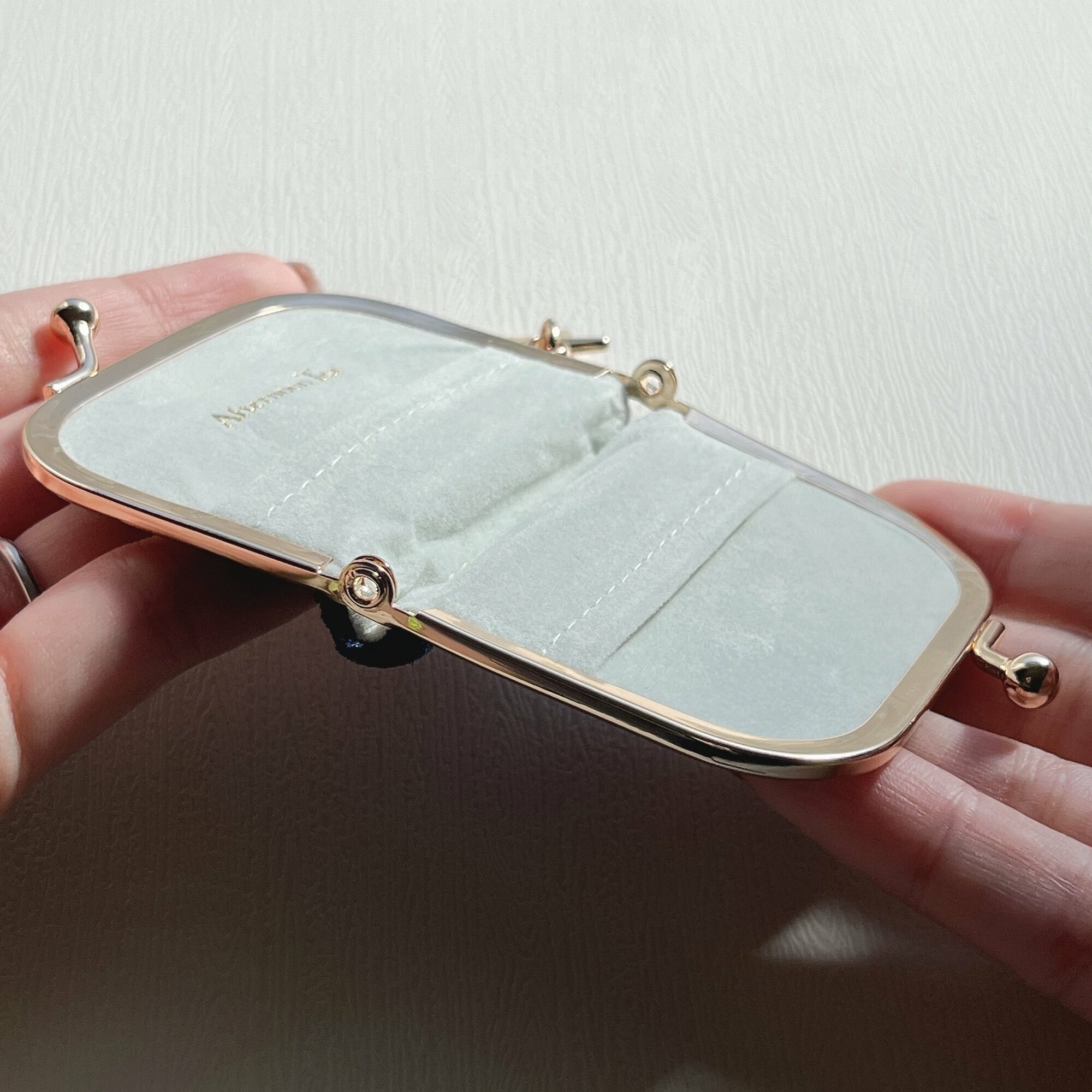 見つけた瞬間、即カゴした！アフタヌーンティーの「星空みたいなポーチ」絵本に出てきそうなデザインで可愛い…！