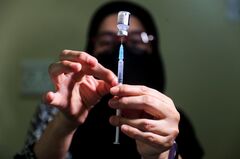 ファイザー製ワクチン、2回接種ではオミクロン株には効果薄