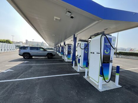 EVで米両海岸をドライブ旅行　電池切れの心配なし