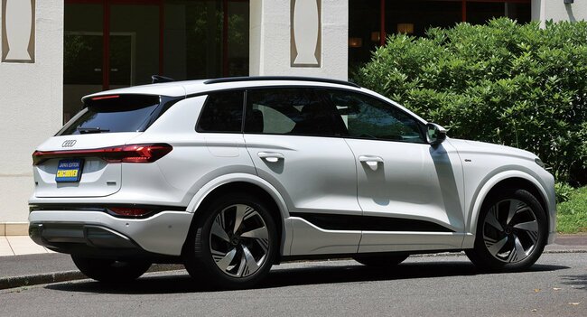 アウディQ6 e-tronリアビュー